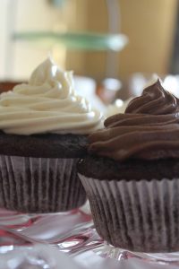 eatpicks-frosted-cupcakes